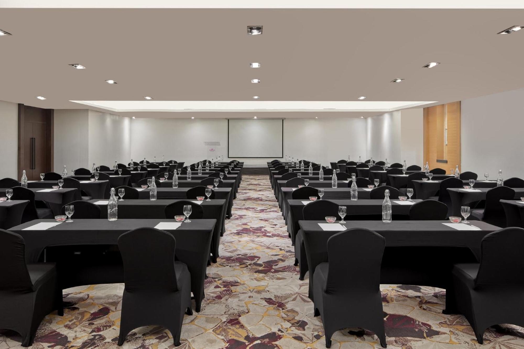 Crowne Plaza Manila Galleria By Ihg Pasig City Exterior foto
